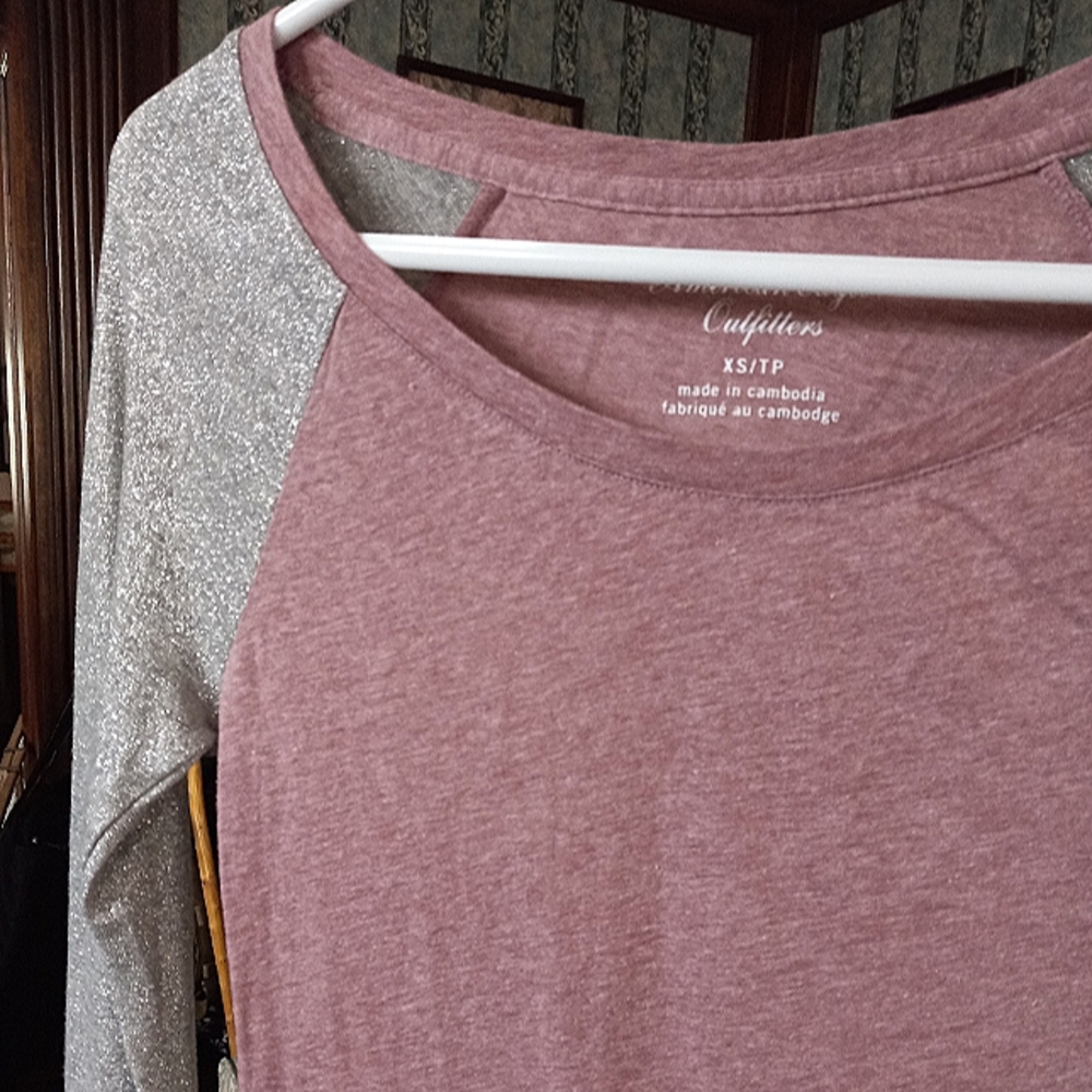 AEO: pink and sparkly silver long sleeve tee 💕